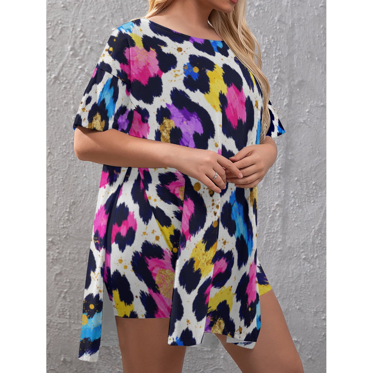 Multi Color Animal Print Women's Drop-Shoulder T-Shirt with Side Split and Shorts (Plus Size)